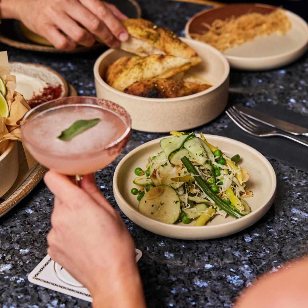 布里斯班谷奥华酒店 外观 照片 A cucumber and green bean salad
